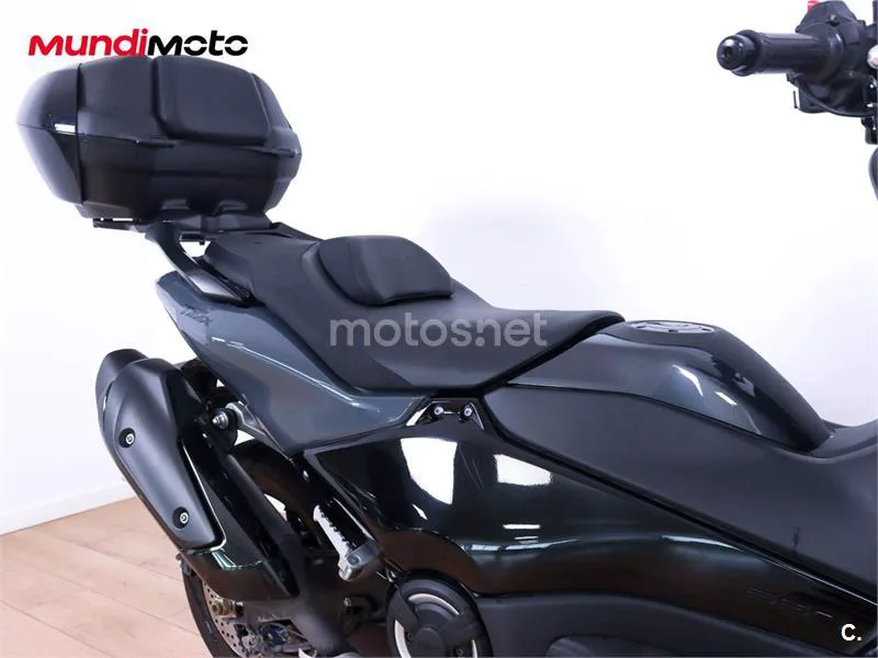 Yamaha TMAX – Vista 20