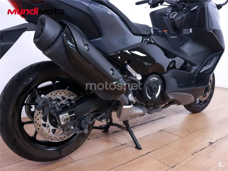 Yamaha TMAX – Vista 4