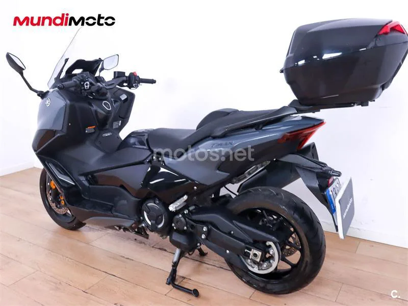 Yamaha TMAX – Vista 8