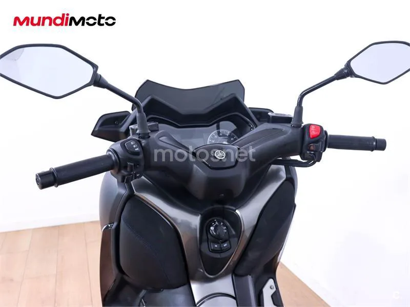 Yamaha TMAX – Vista 11