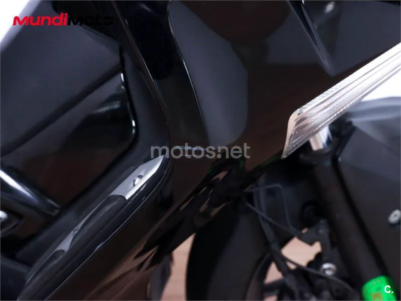 Yamaha TMAX – Vista 13
