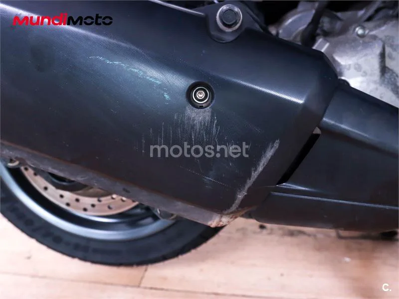Yamaha TMAX – Vista 14