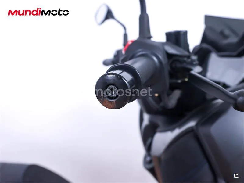 Yamaha TMAX – Vista 15