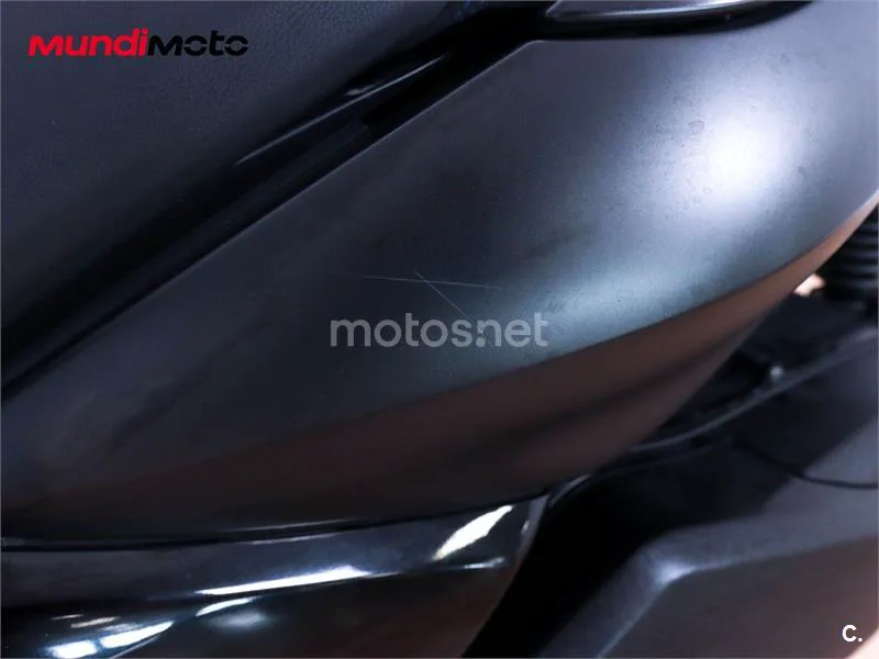 Yamaha TMAX – Vista 19