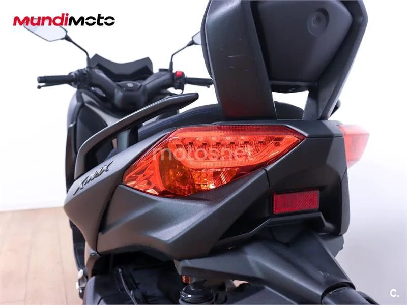 Yamaha TMAX – Vista 9