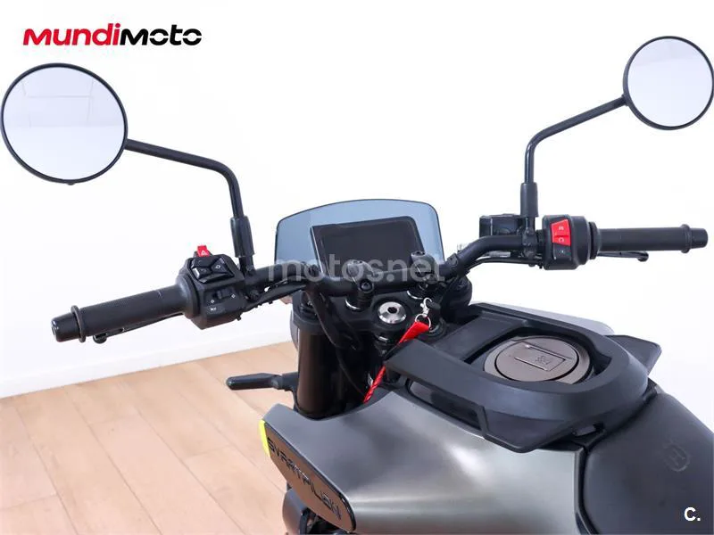 Husqvarna Svartpilen 401 – Vista 11