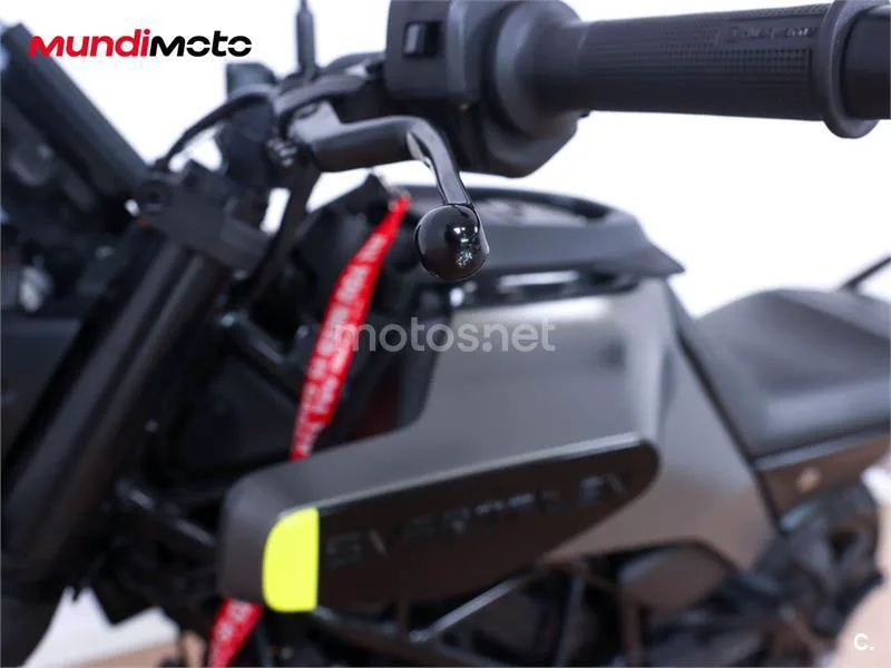 Husqvarna Svartpilen 401 – Vista 16