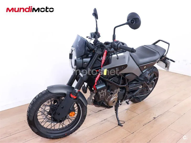 Husqvarna Svartpilen 401 – Vista 7