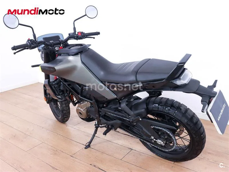 Husqvarna Svartpilen 401 – Vista 8