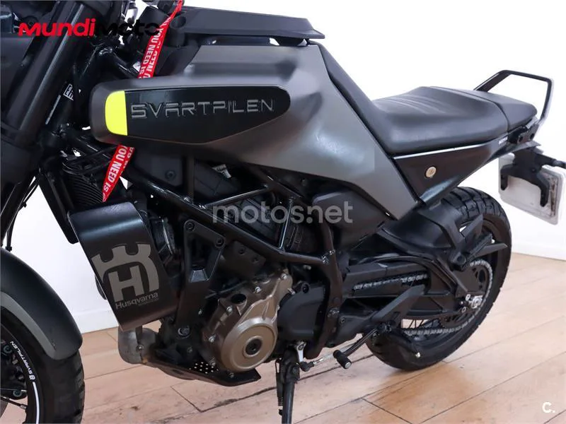 Husqvarna Svartpilen 401 – Vista 10
