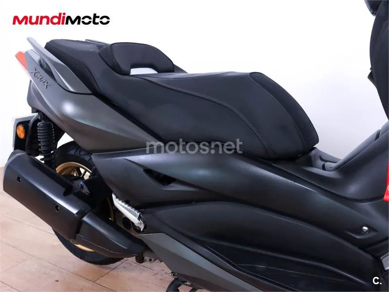 Yamaha TMAX – Vista 15