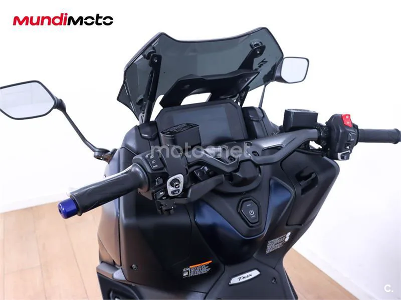 Yamaha TMAX – Vista 11