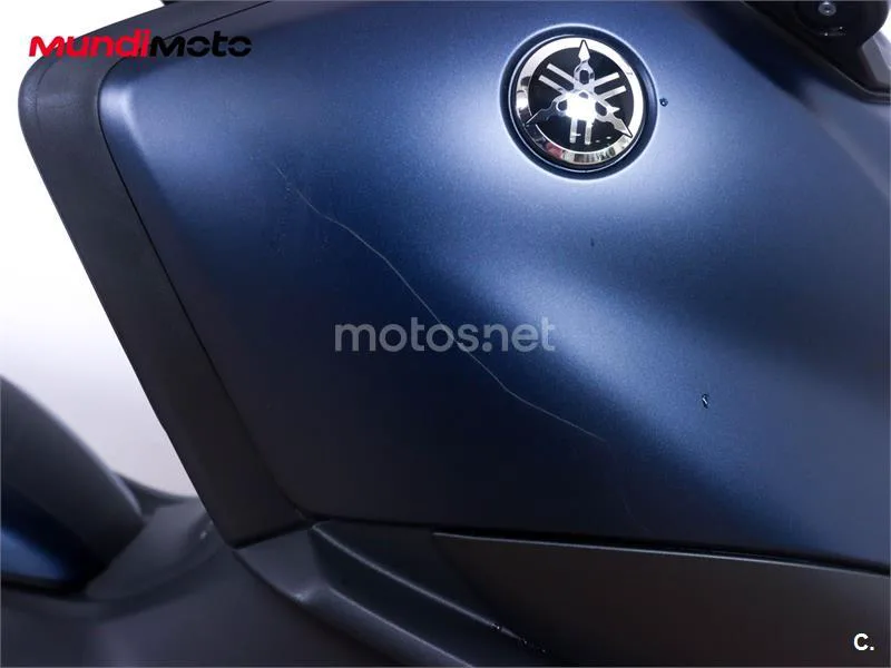 Yamaha TMAX – Vista 15