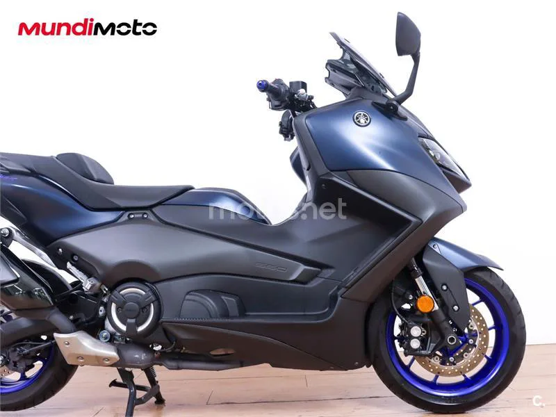 Yamaha TMAX – Vista 19