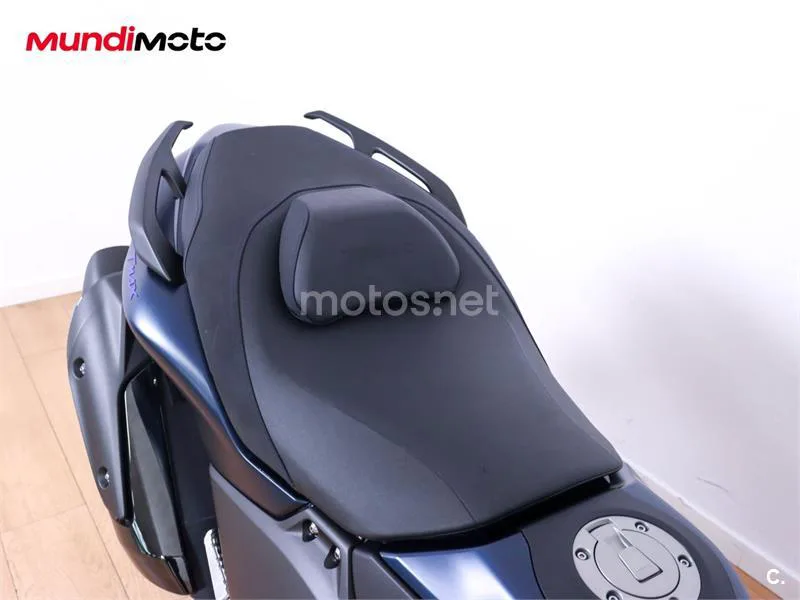 Yamaha TMAX – Vista 20