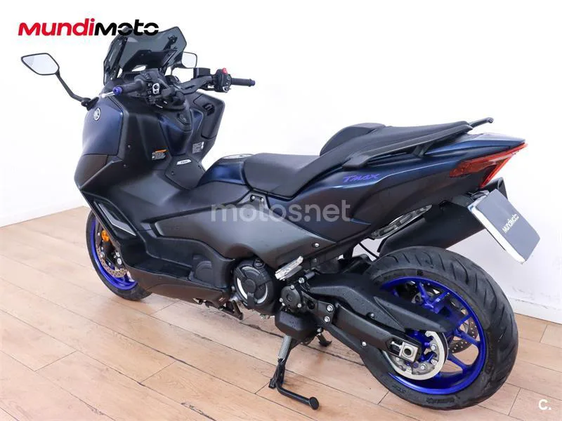 Yamaha TMAX – Vista 8