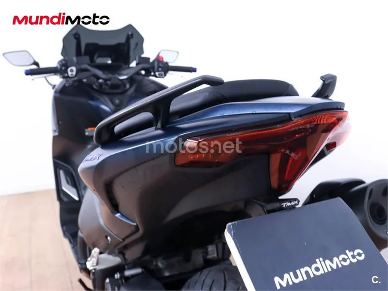Yamaha TMAX – Vista 9