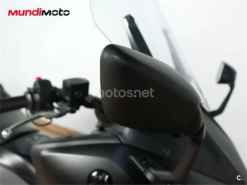 Yamaha TMAX – Vista 13