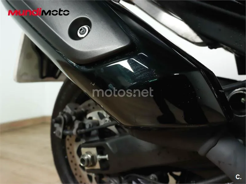 Yamaha TMAX – Vista 14