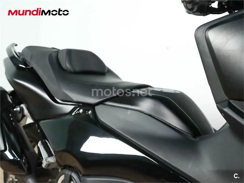 Yamaha TMAX – Vista 17