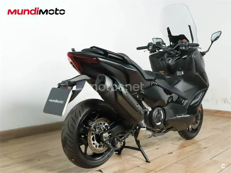 Yamaha TMAX – Vista 3