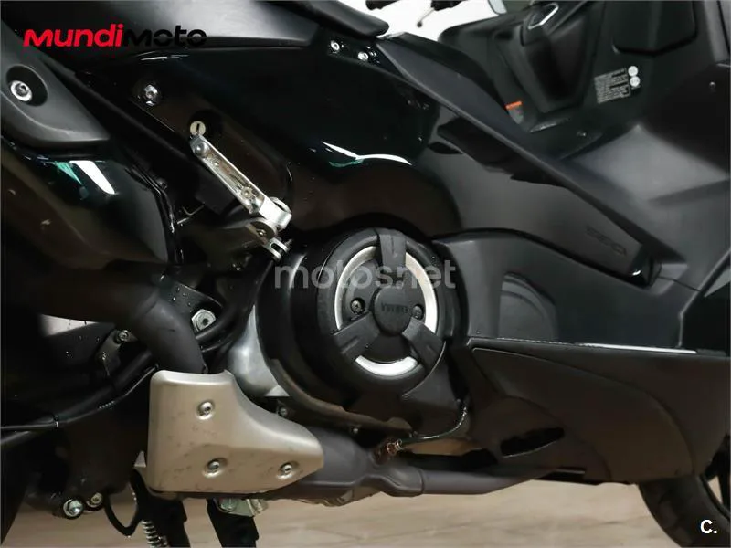 Yamaha TMAX – Vista 4