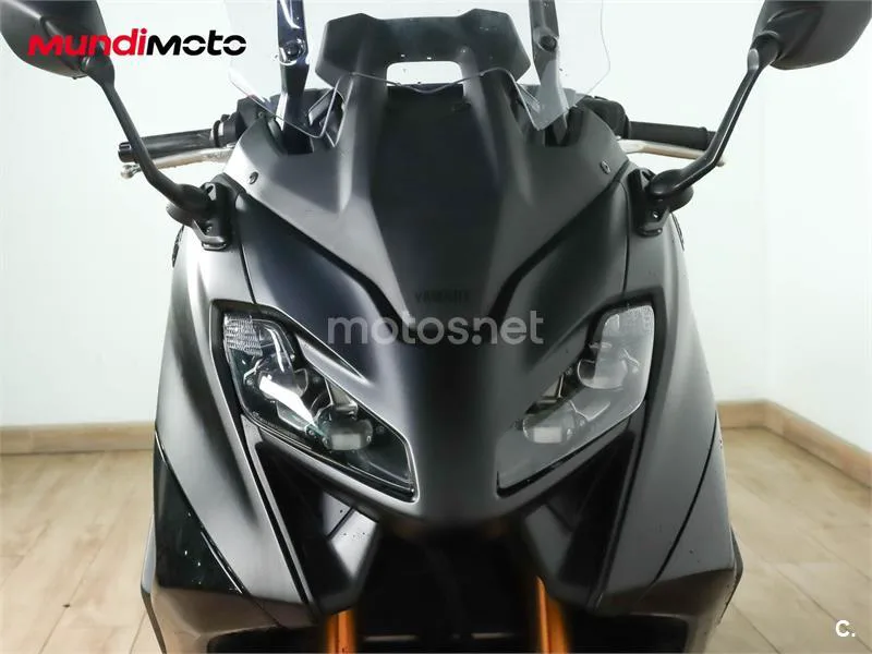 Yamaha TMAX – Vista 5