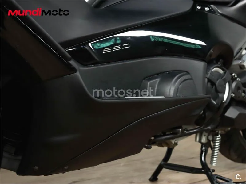 Yamaha TMAX – Vista 10