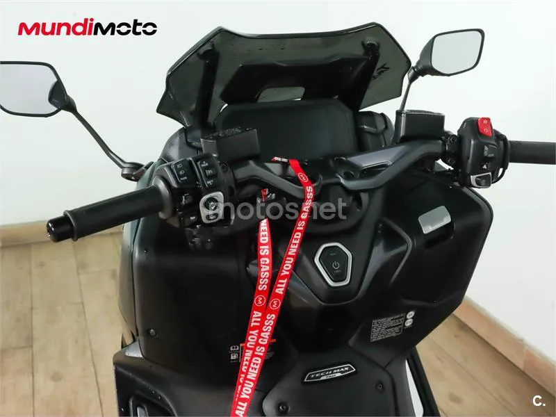 Yamaha TMAX – Vista 11