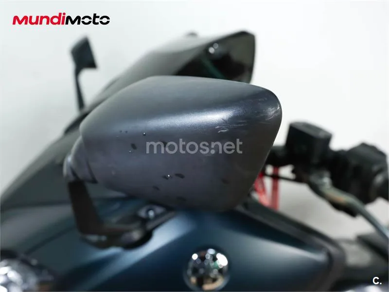 Yamaha TMAX – Vista 17