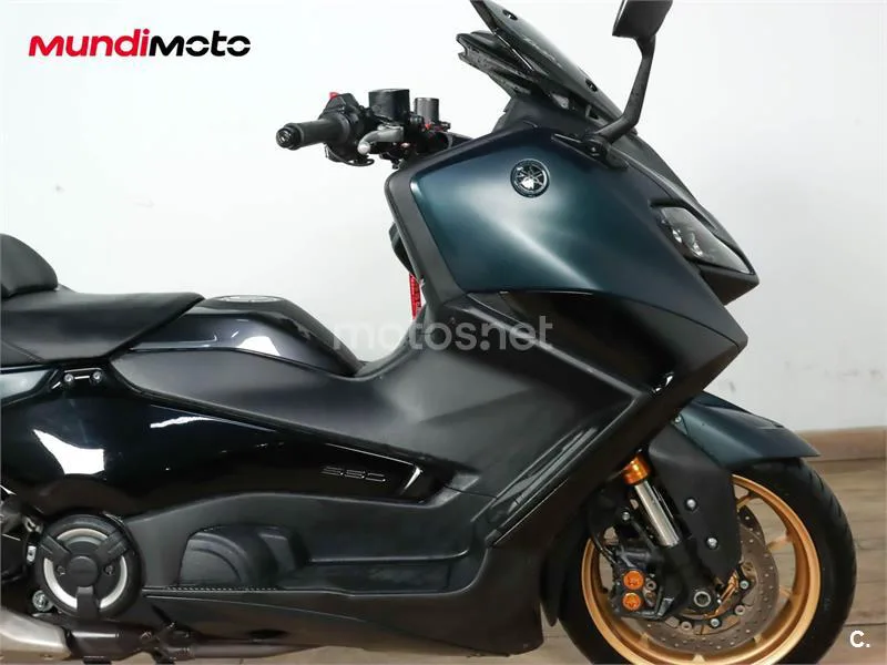 Yamaha TMAX – Vista 19