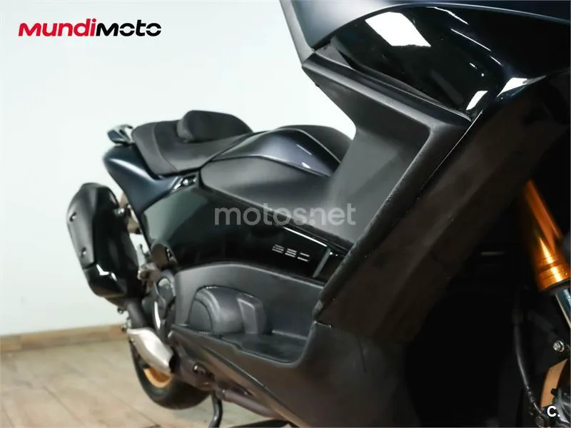 Yamaha TMAX – Vista 20