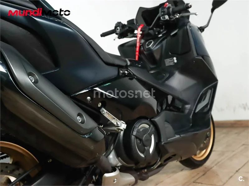 Yamaha TMAX – Vista 4