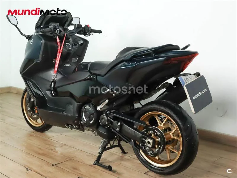 Yamaha TMAX – Vista 8