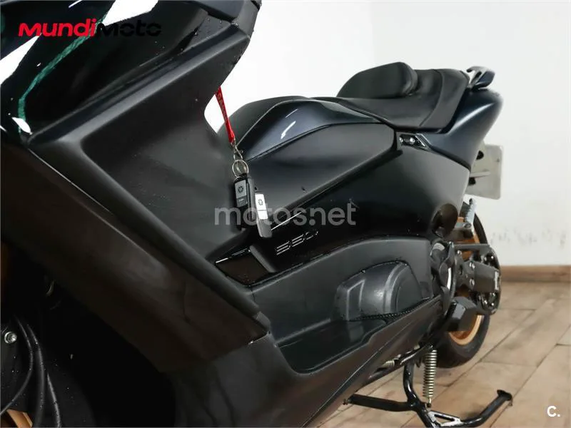 Yamaha TMAX – Vista 10