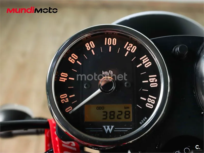 Kawasaki W800 – Vista 12