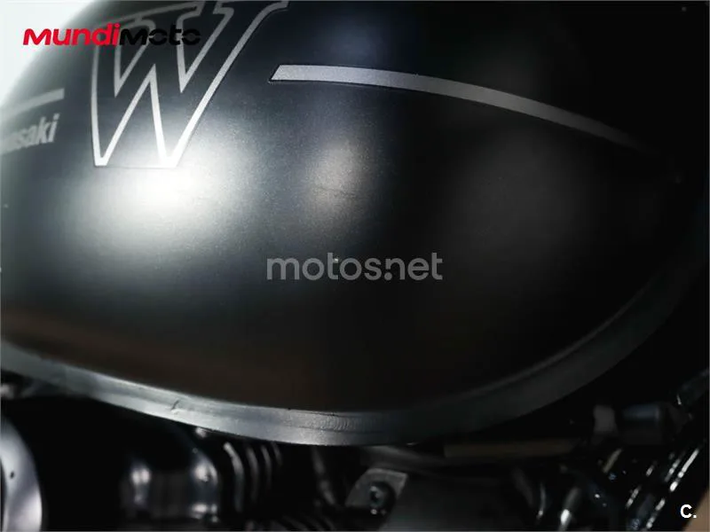 Kawasaki W800 – Vista 13