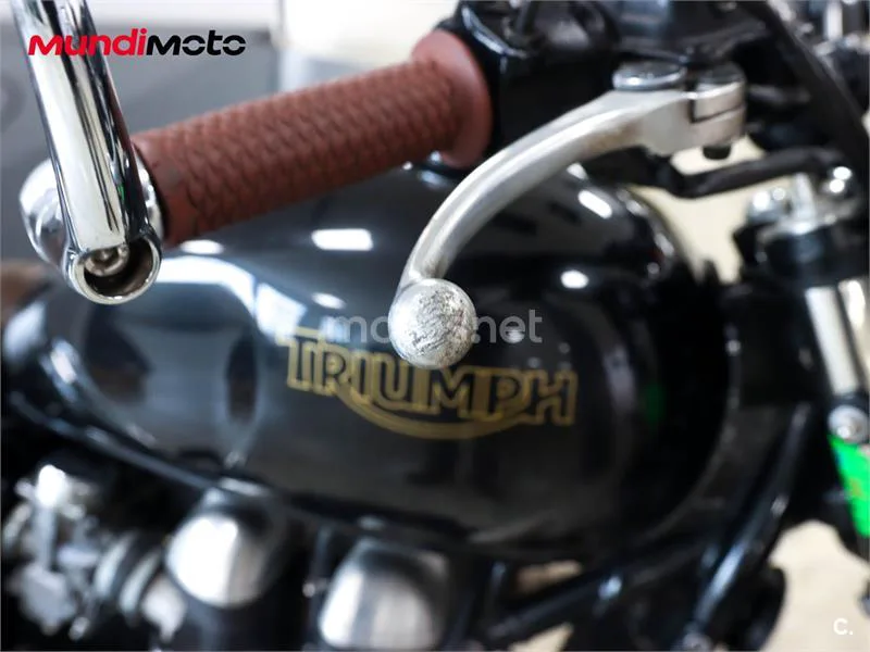Triumph Thruxton – Vista 16