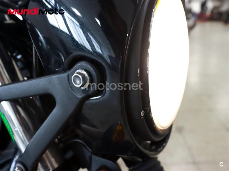 Triumph Thruxton – Vista 17