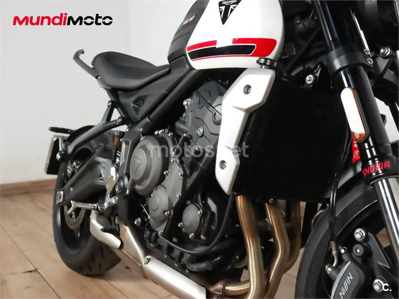Triumph Trident 660 – Vista 15