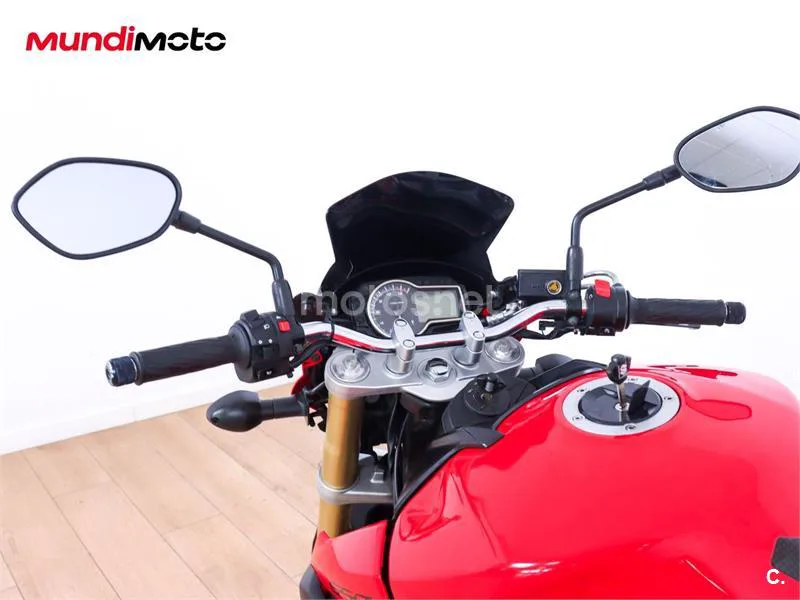 Suzuki GSR 750 – Vista 11