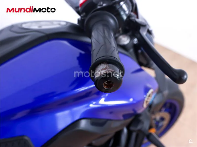 Suzuki GSR 750 – Vista 14