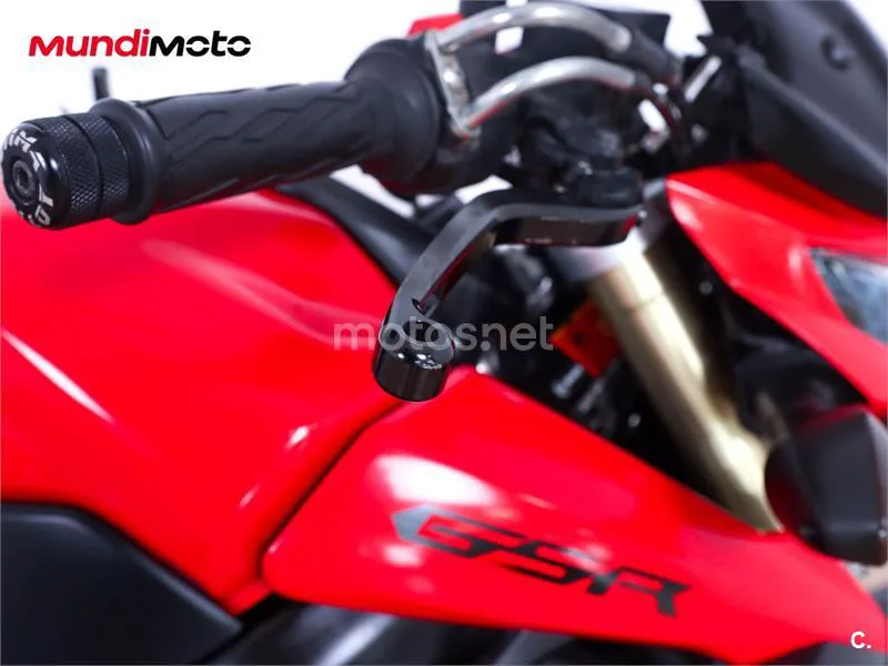 Suzuki GSR 750 – Vista 15