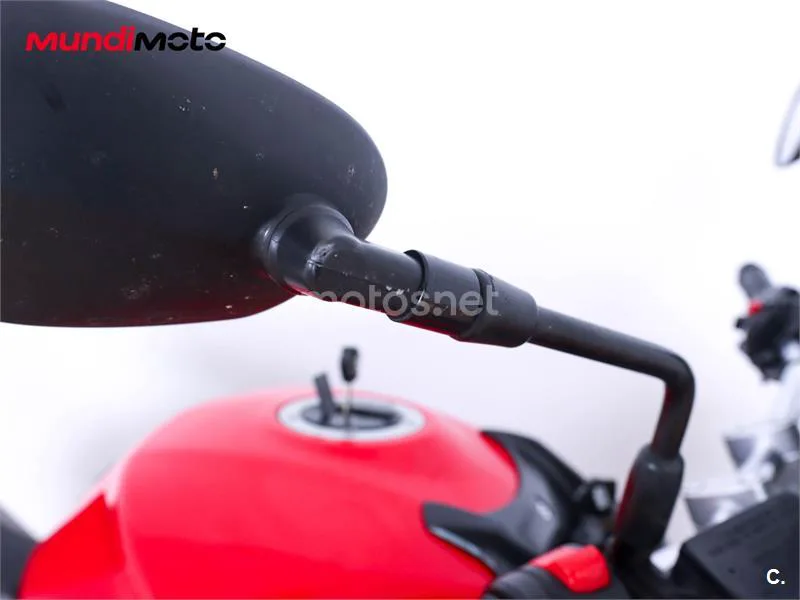 Suzuki GSR 750 – Vista 18