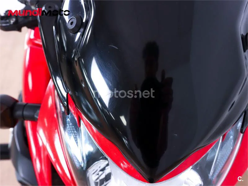 Suzuki GSR 750 – Vista 20