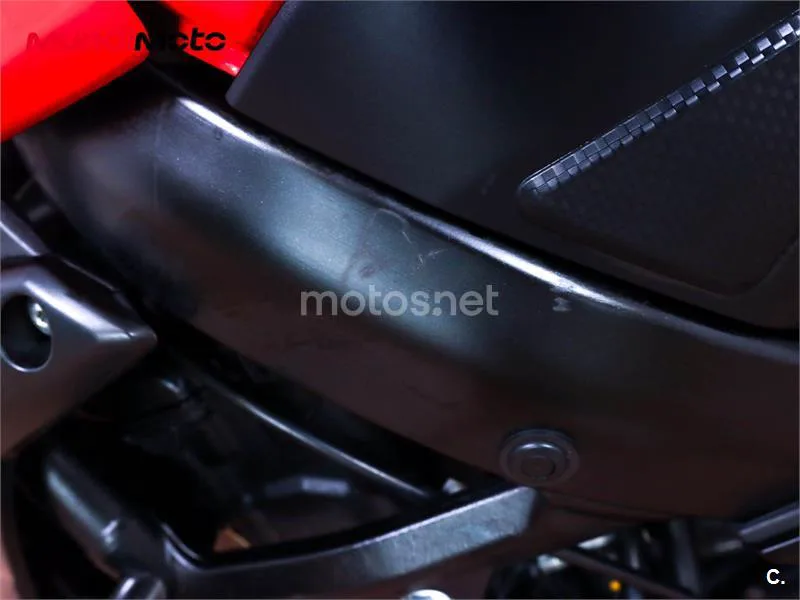 Suzuki GSR 750 – Vista 21