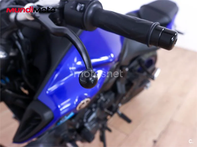 Suzuki GSR 750 – Vista 28