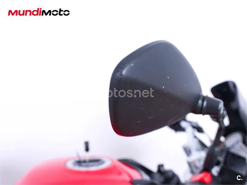 Suzuki GSR 750 – Vista 31