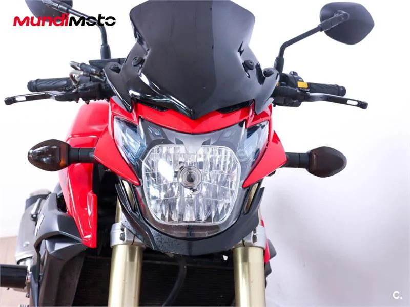 Suzuki GSR 750 – Vista 5