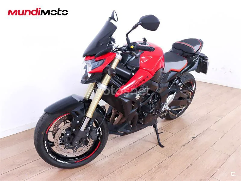 Suzuki GSR 750 – Vista 7